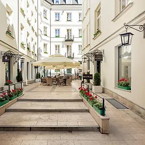 St. Andrew's Palace **** Warszawa